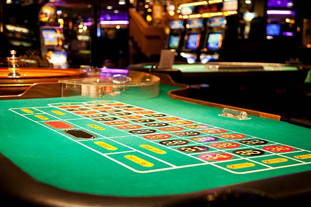 priv app home screen showing live-dealer tables and football markets